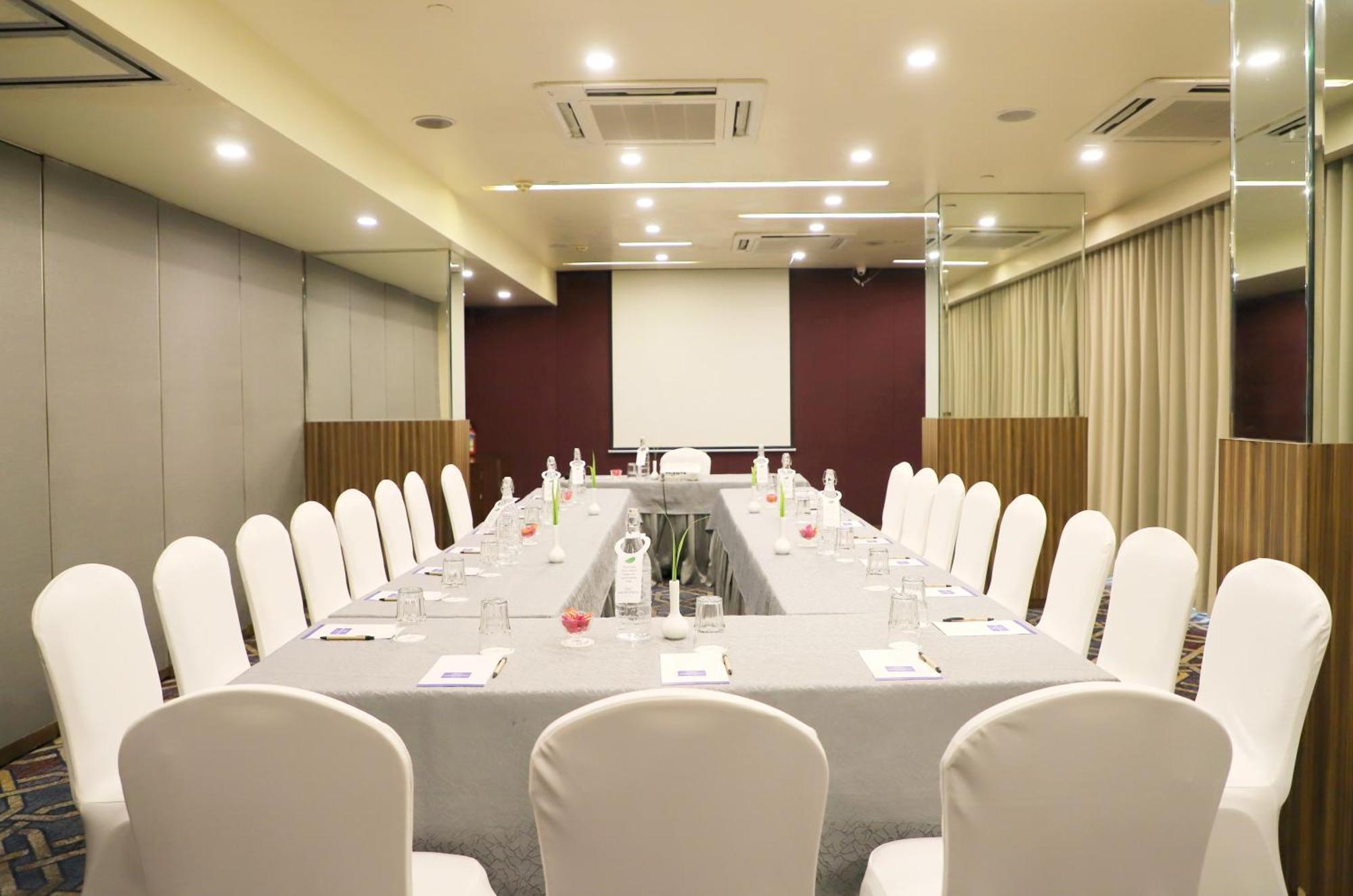 Marasa Sarovar Portico -Rajkot Extérieur photo