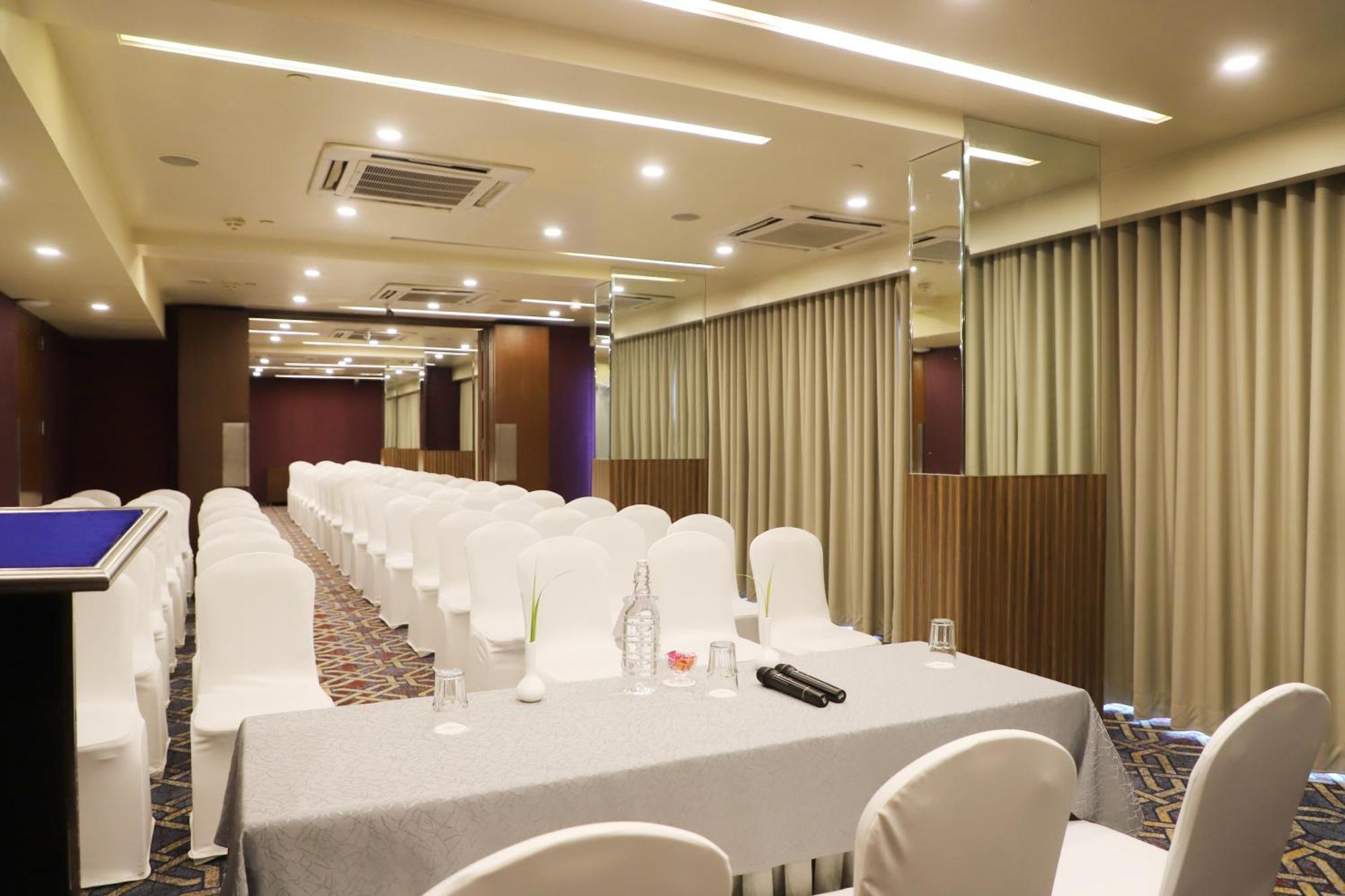 Marasa Sarovar Portico -Rajkot Extérieur photo
